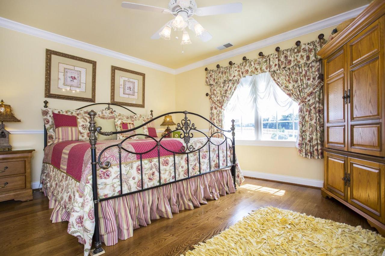 Pillow And Paddock B&B La Grange Bagian luar foto